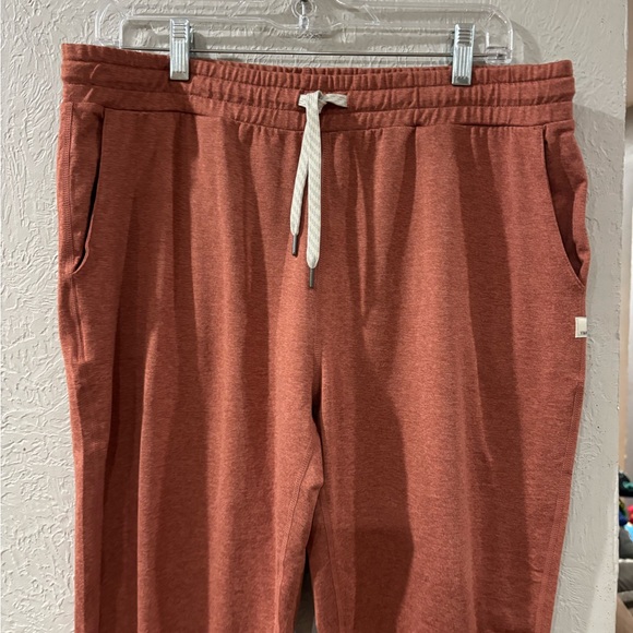 Vuori NWOT Halo Performance Joggers with Pockets in Cinnamon Heather size Large - Picture 3 of 9